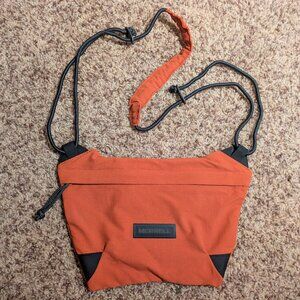 Merrell Wayfinder crossbody bag